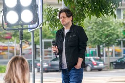 znamy kolejnego uczestnika "twoja twarz brzmi znajomo". jego przebój śpiewała cała polska