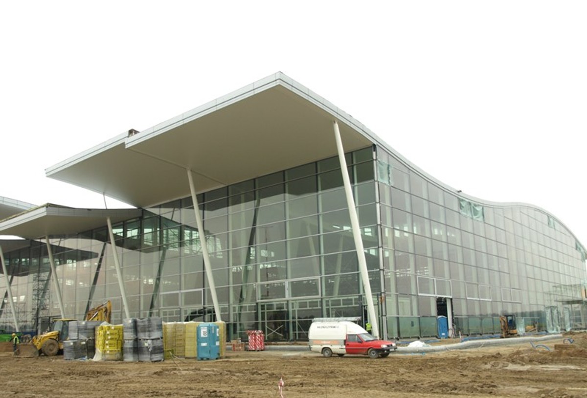 Prace przy budowie nowego terminalu wrocławskiego lotniska - październik 2010 r.(4). Zdjęcia pochodzą z materiałów prasowych Portu Lotniczego Wrocław