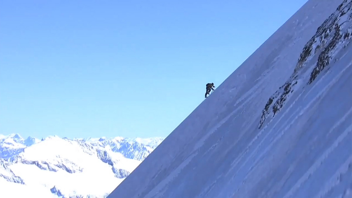 Szwajcar Ueli Steck postanowił wejść na wierzchołek góry Eiger w Alpach Berneńskich tak szybko, jak tylko mu się uda. Tymczasem niebezpieczne zbocze zdecydowanie nie sprzyja tym, którym śpieszno.