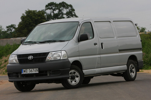 Toyota Hiace 2.5 D-4D Van 4x4 terra - Dostawczak w terenie?