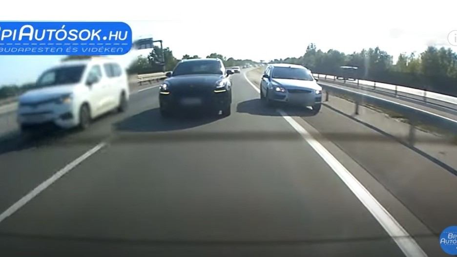 Mad Max az M0-son: őrült sofőrök okoztak kis híján balesetet – Íme egy döbbenetes videó