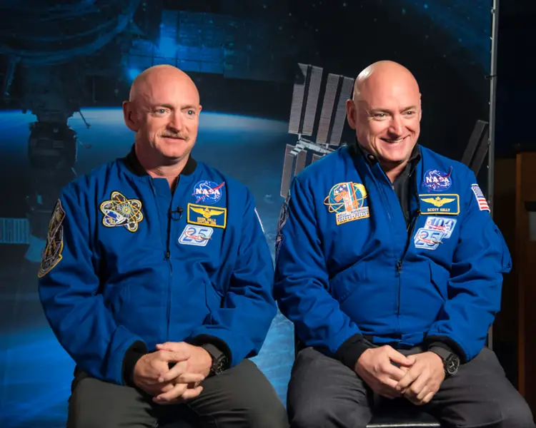 Scott i Mark Kelly razem podczas wywiadu