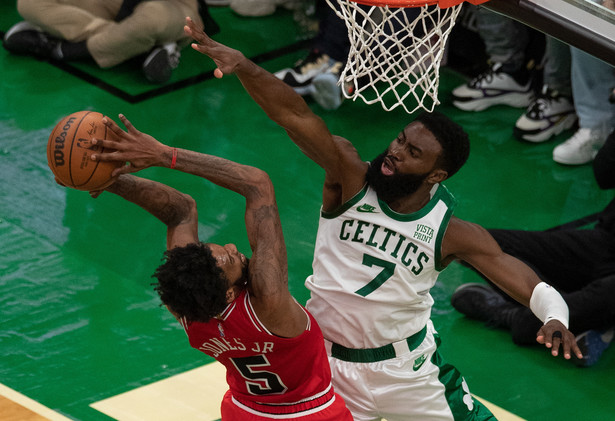 Jaylen Brown i Derrick Jones Jr.