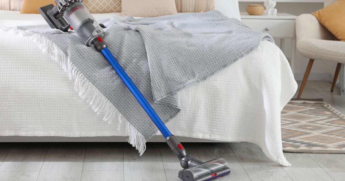 Bezprzewodowe odkurzacze pionowe. Te modele kosztują mniej niż 1000 zł