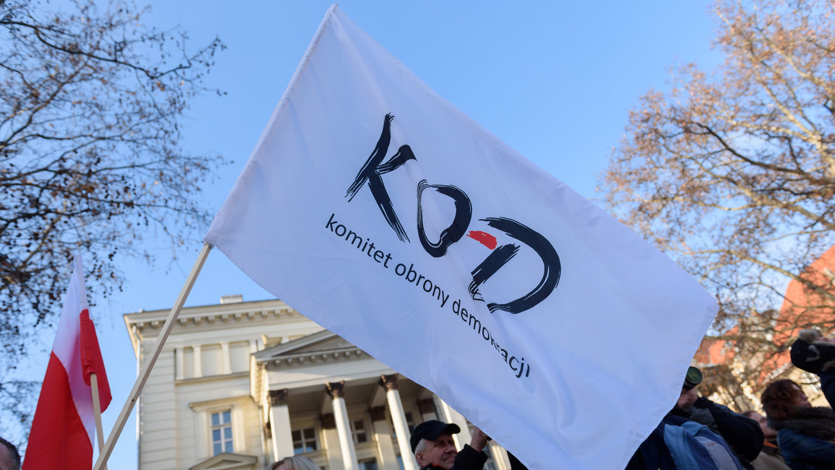 Jutro w południe na rynku w Wodzisławiu Śląskim odbędzie się manifestacja pod hasłem "Faszyzm tu nie przejdzie". To echa publikacji dziennikarzy TVN o działalności środowisk neonazistowskich na Śląsku. Organizatorem protestu jest Komitet Obrony Demokracji.