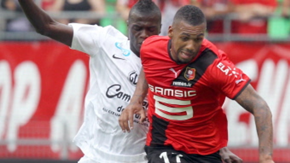 Według angielskich dziennikarzy pomocnik Stade Rennais, Yann M'Vila, może niebawem trafić do Arsenalu Londyn. Kanonierzy prowadzą z francuskim klubem zaawansowane negocjacje.