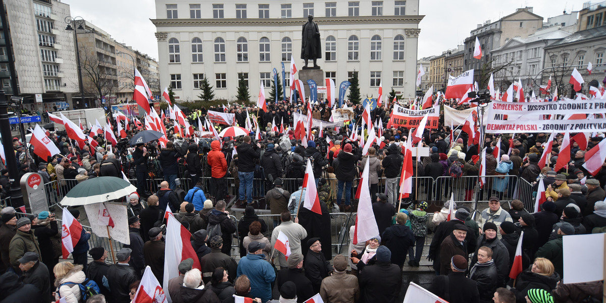 Ilu było uczestników marszów? Sprzeczne dane miasta i policji