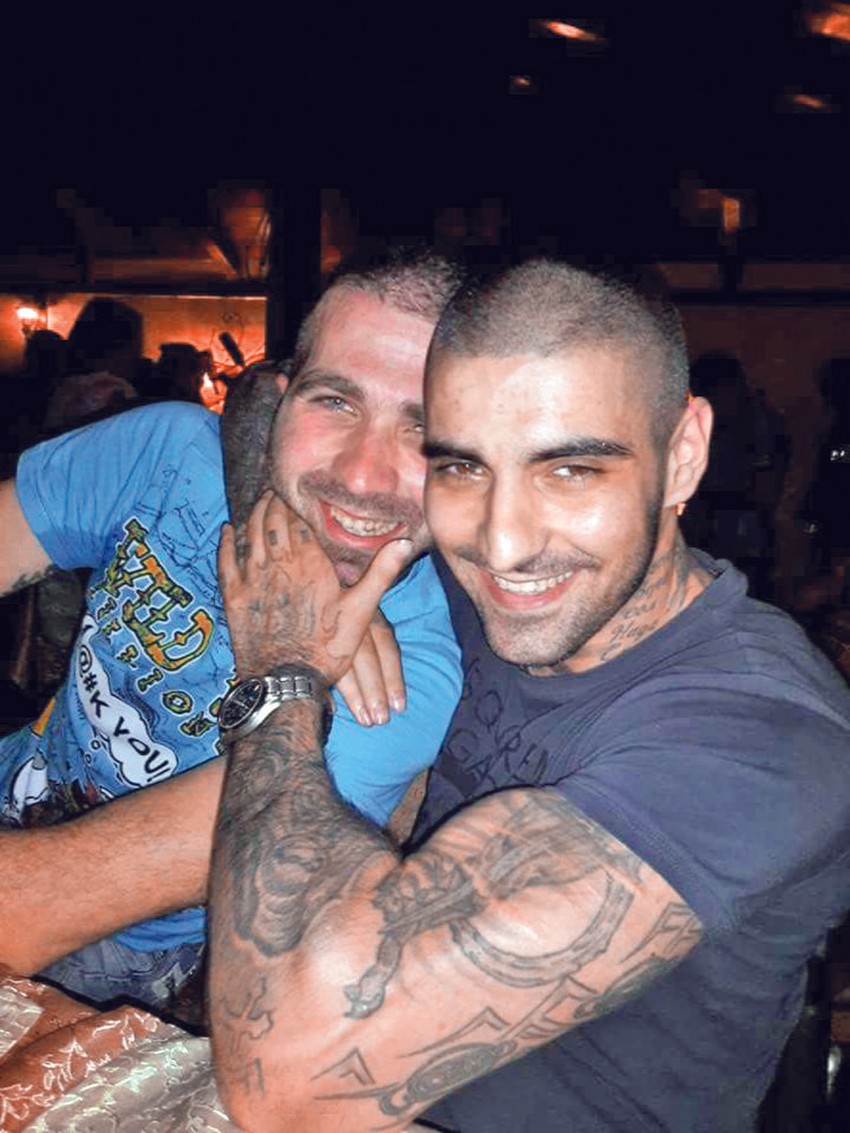 Među gostima za stolom, pored Toškovića i Nikolića i dvojice policajaca, sedeo je i izvesni Miloš Ćirilov, koji je odležao osam i po godina za ubistvo i razbojništva