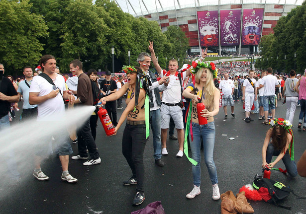 Feministki z Femen pod Stadionem Narodowym