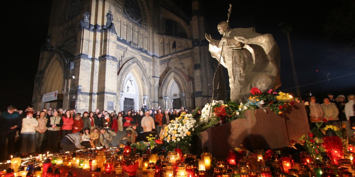 21.37 Tak płakaliśmy po papieżu