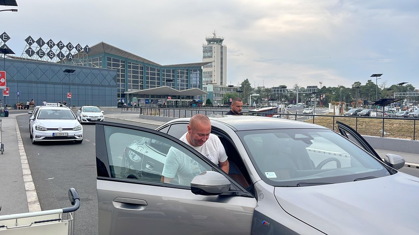 Đani Trajković na aerodromu