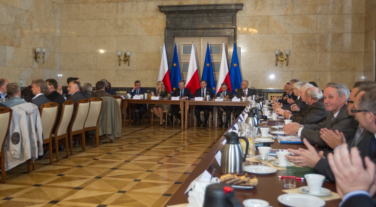 Tusk: Nie chcę, by polskie elektrownie były opalane węglem z Rosji