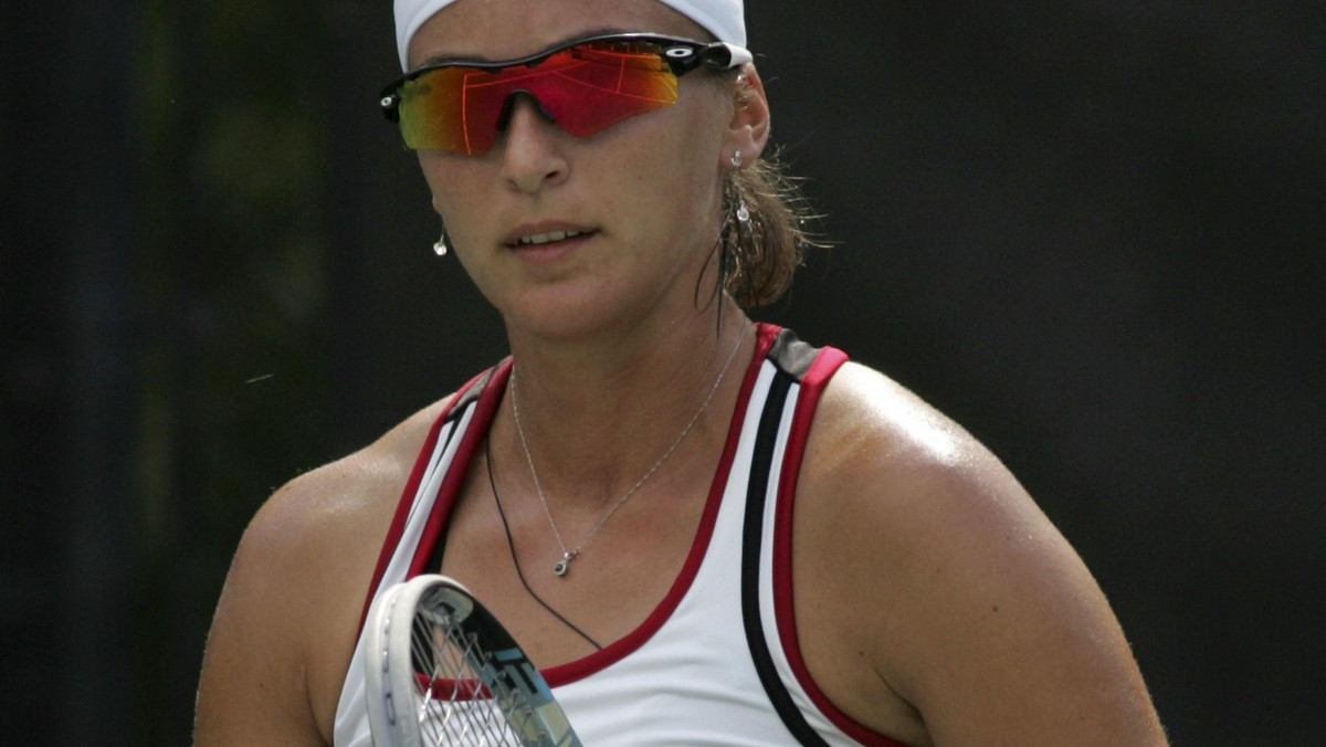 Szwedowa w 2011 roku przeszła dość poważną operację lewego kolana, po której miała kilkumiesięczną przerwę w grze, co spowodowało jej spadek w klasyfikacji WTA Tour.