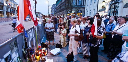 Urna z ziemią katyńską w śmietniku! Kto ją tam wrzucił?