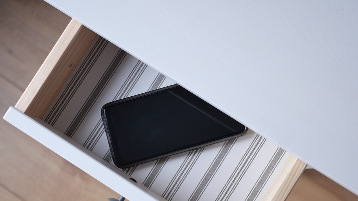 Staré mobily môžu predstavovať nebezpečenstvo v domácnosti. (Ilustračný obrázok)