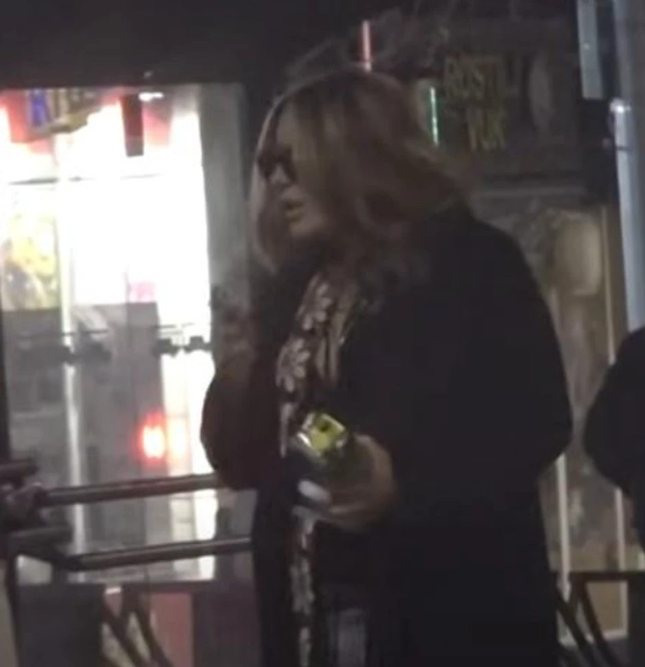 Ana Nikolić na tramvajskim šinama