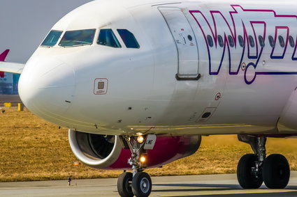Wizz Air nakaże pasażerom noszenie maseczek podczas lotu