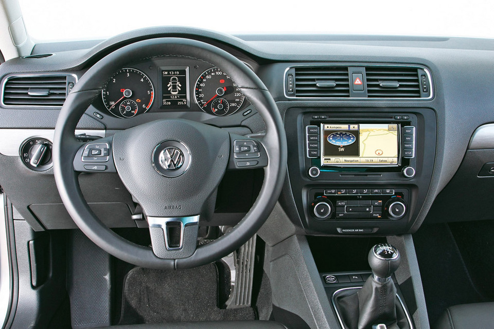 Skoda Octavia kontra VW Jetta i Mazda 3 czy kompaktowy