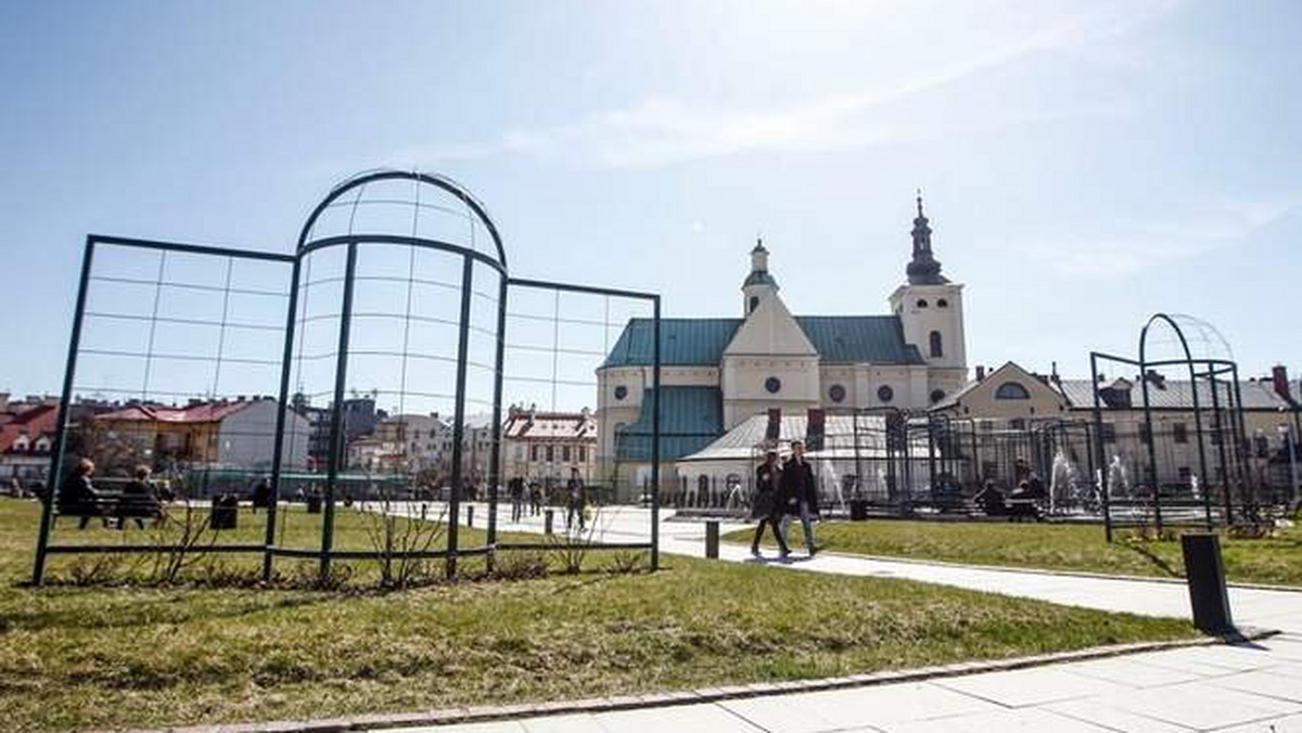 Bernardyni muszą zapłacić wykonawcy ogrodów ponad 200 tys. zł. Taki wyrok wydał sąd okręgowy w Krakowie. Zakonnicy zapowiadają apelację.