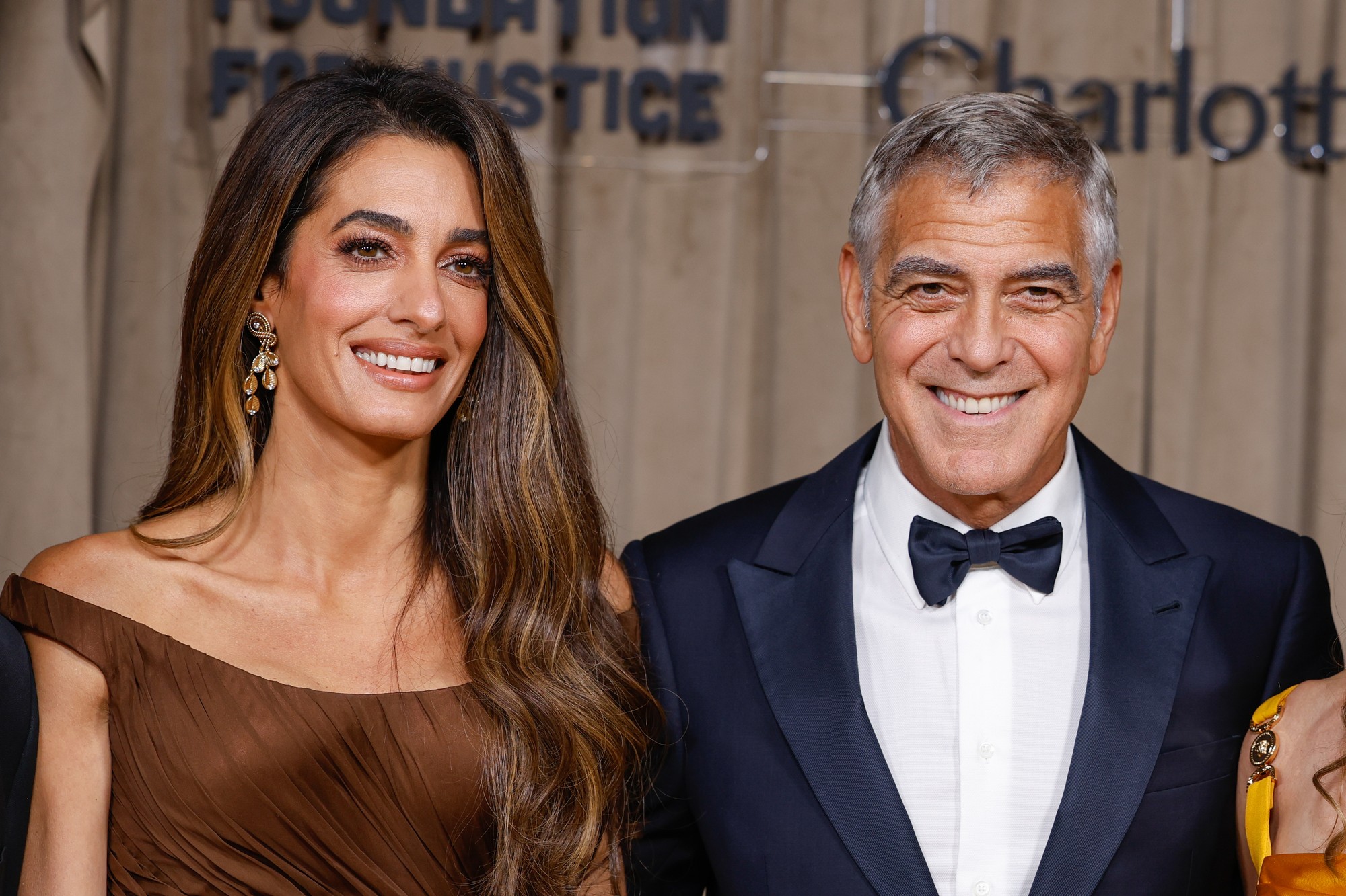 Americký herec George Clooney s manželkou Amal.