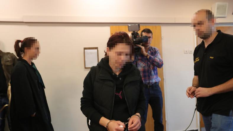 Az asszony az előzetes letartóztatásáról döntő tárgyalás előtt / Fotó: Blikk