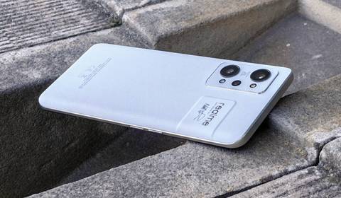 Test Realme GT2 — wydajny i niedrogi smartfon z solidnym ekranem i dobrym akumulatorem 