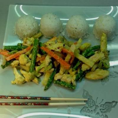 Kókusztejes-zöldséges csirkemell wokban