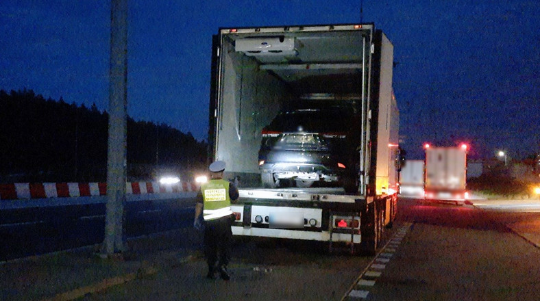 W naczepie-chłodni przewożono dwa skradzione samochody osobowe