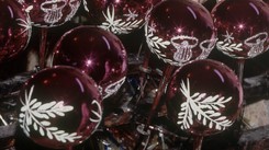 Wyrzuciłeś? Żałuj! Bombki z czasów PRL osiągają zawrotne ceny