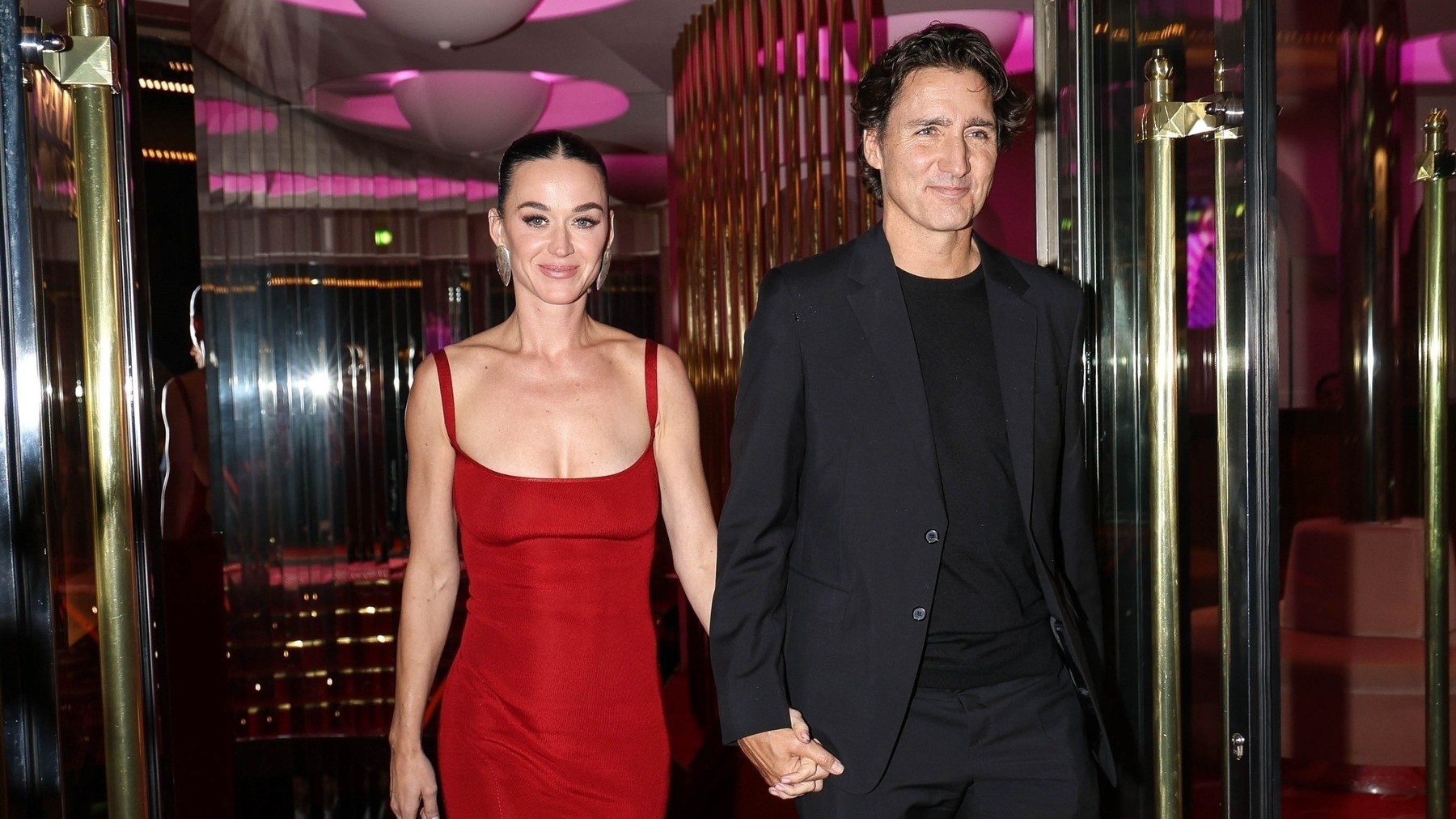 Katy Perry a Justin Trudeau sú oficiálne pár