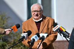 Prof. Simon: Mamy pięć razy więcej zakażonych koronawirusem