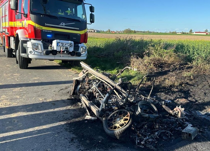 Obraz pochodzący z serwisu https://kujawsko-pomorska.policja.gov.pl/kb/informacje/wiadomosci/147076,Samochod-splonal-w-Szynwaldzie-kierowca-byl-pijany.html