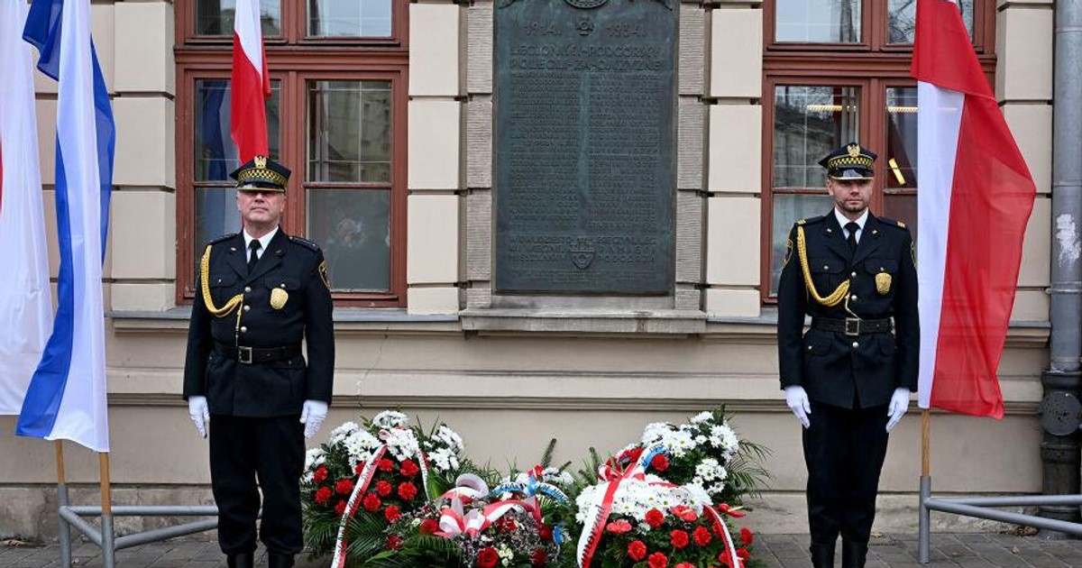 Kraków świętuje 108 lat niepodległości. Miasto mieni się biało-niebieskimi barwami