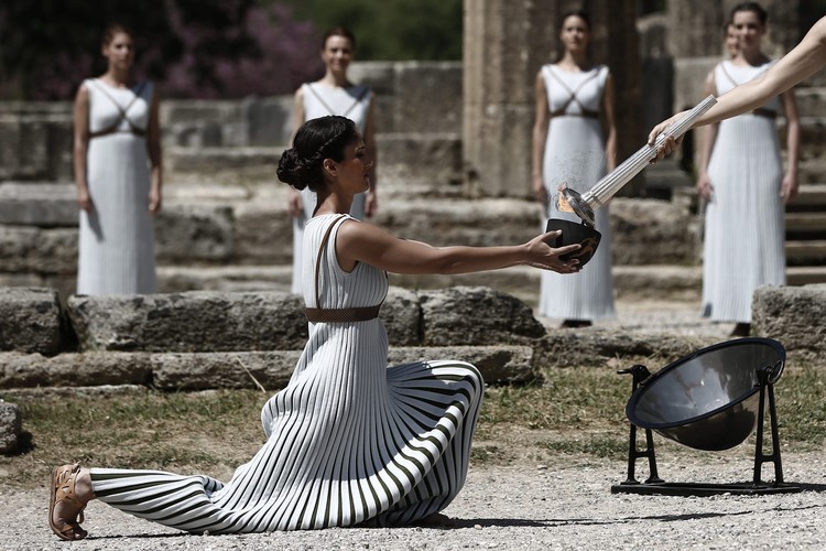 W ruinach świątyni Hery wzniecony został olimpijski ogień