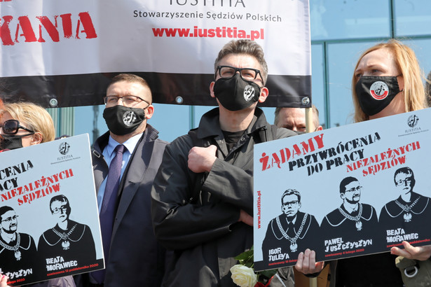 Protest przed siedzibą SN