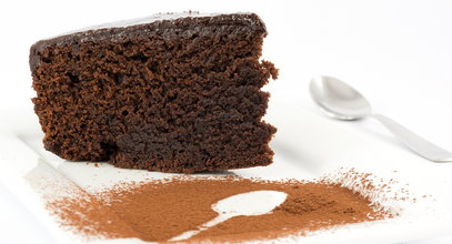 Ciasto czekoladowe z patelni? Jest pyszne! Zrobisz je w 15 minut, ale uważaj na ten składnik