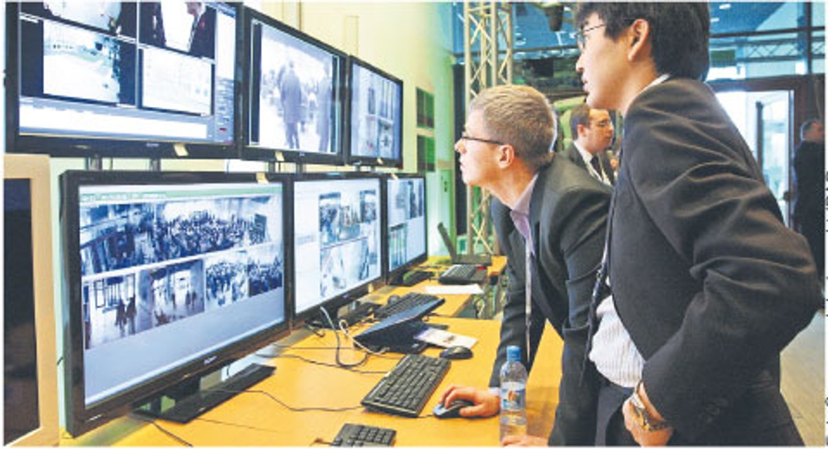 Analogowy monitoring to rozwiązanie z lat 80. Fot. Grzegorz Jakubowski/PAP
