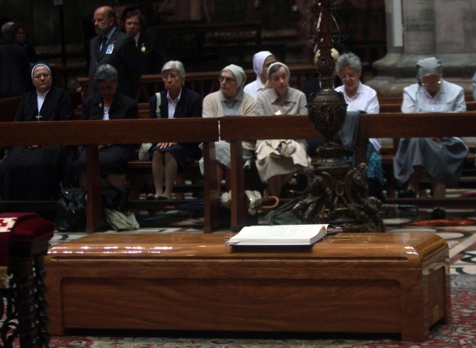 Trumna, w której spoczywa ciało kardynała