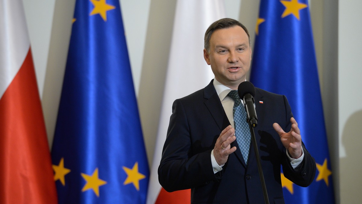 Prezydent Andrzej Duda podpisał wczoraj nowelizację tegorocznego budżetu, tworzącą rezerwę, z której można sfinansować m.in. zakup kolekcji książąt Czartoryskich, w tym "Damy z gronostajem" Leonarda da Vinci - poinformowała dziś Kancelaria Prezydenta RP.