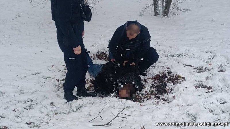 Zatrzymanie Maksymiliana F. po obławie z sobotniego poranka. To pierwsze — w piątkowy wieczór — zakończyło się tragedią