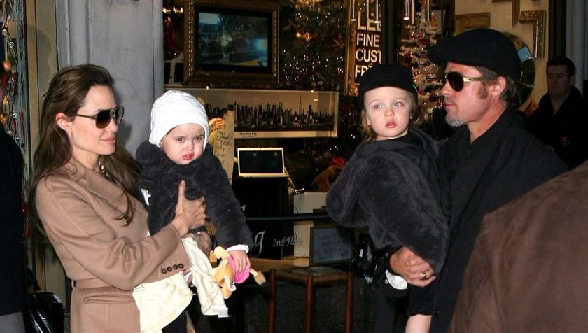 Jolie i Pitt z dziećmi na zakupach. Gdzie?