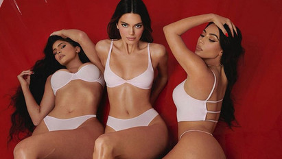 Dupla dinamit: együtt szexizett Kim Kardashian és Kendall Jenner – fotók