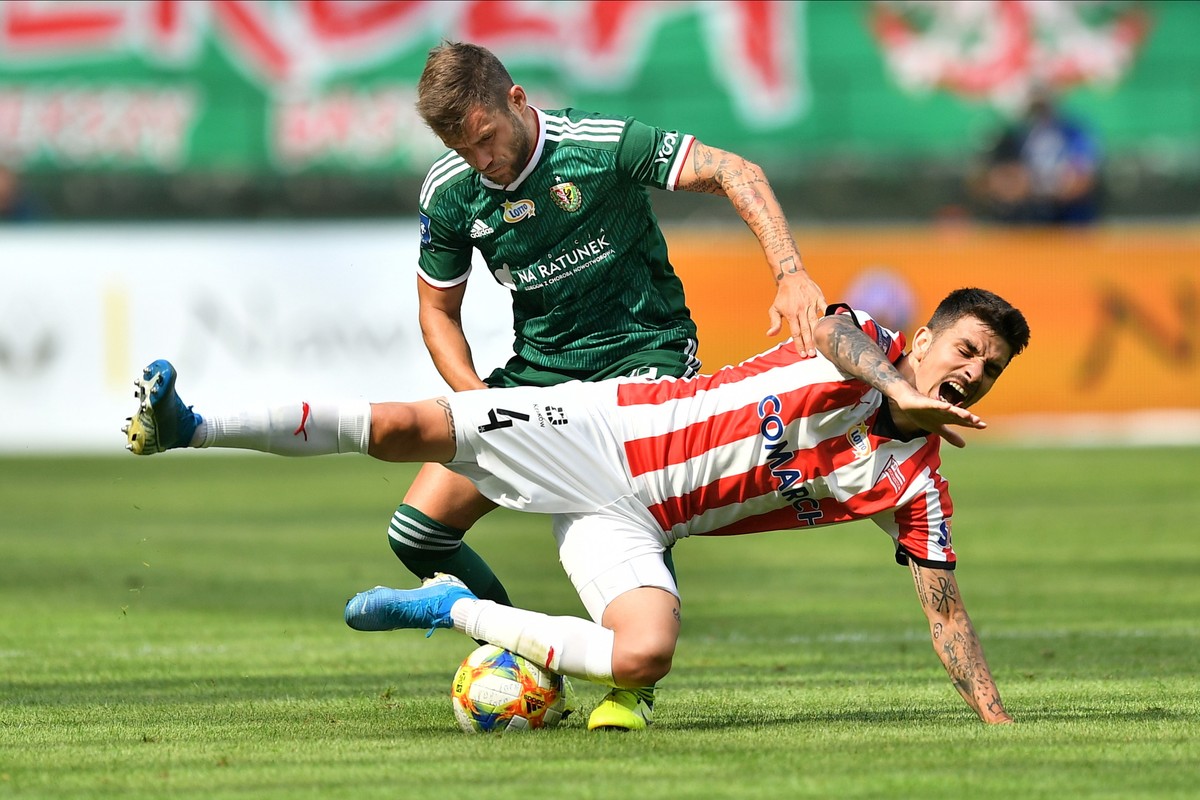 Ekstraklasa: Emocje do ostatniej sekundy. Śląsk wygrał z Cracovią po kapitalnym golu Cholewiaka
