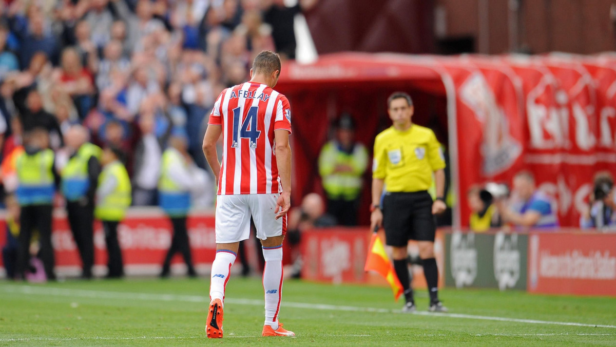 O wielkim pechu może mówić pomocnik Stoke City Ibrahim Afellay. Na piątkowym treningu Garncarzy zerwał on więzadła w kolanie i będzie pauzować przez co najmniej osiem miesięcy. To już druga tego typu kontuzja 30-latka w jego karierze.