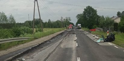 Fatalny wypadek! Zderzyli się czołowo. Jeden kierowca bez uszczerbku, drugi zginął na miejscu