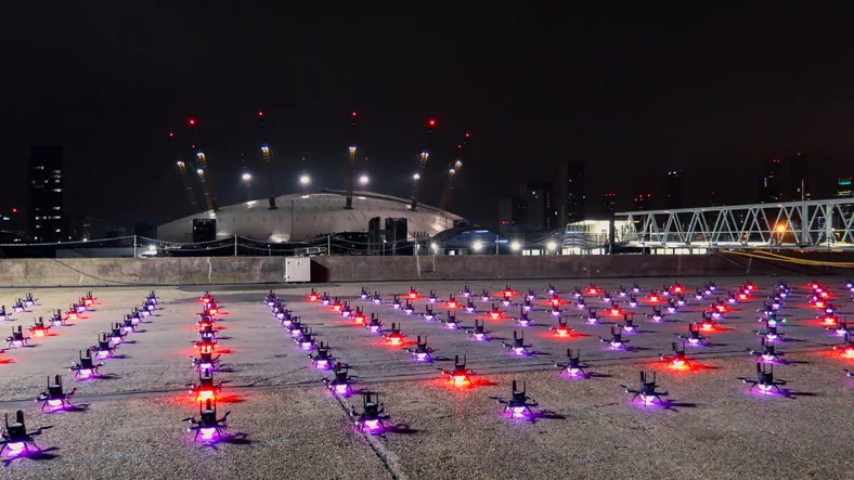 Drony wykorzystywane przez firmę Skymagic, która przygotowała pokaz na sylwestra w Londynie w 2020 r.