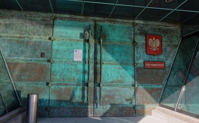 Sąd Najwyższy rozstrzygnie, jak naliczać odsetki w związku ze zwrotem 'frankowiczowi' świadczenia przez bank