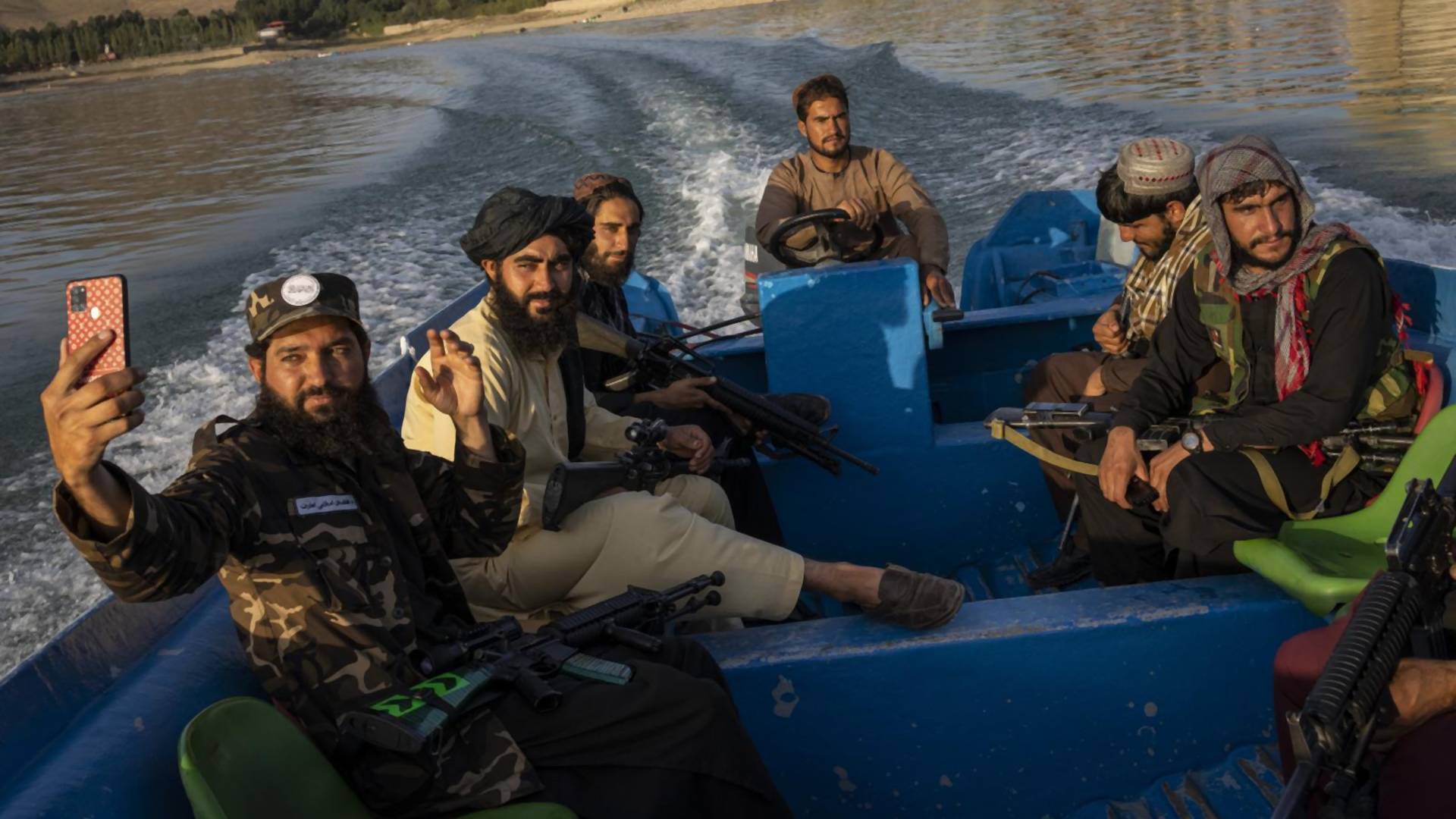 Talibani menjaju imidž: mladim vojnicima zabranjeno da prave selfije i nose fensi odeću