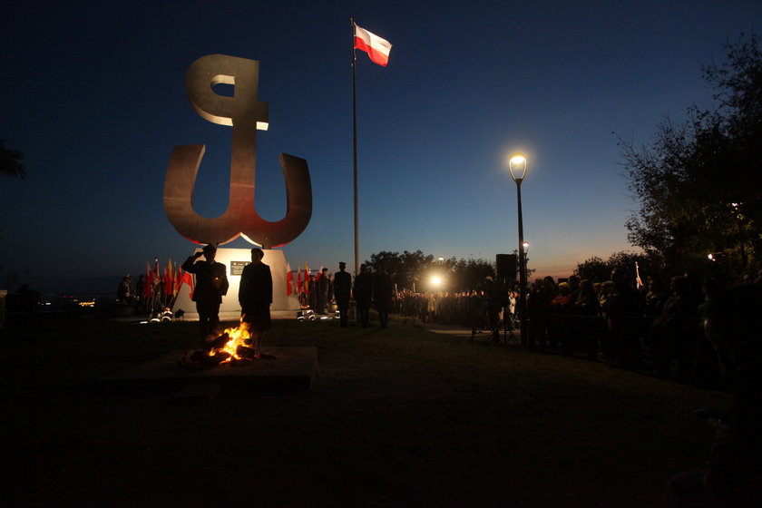 70. rocznica upadku Powstania Warszawskiego przy Pomniku Polski Walczącej