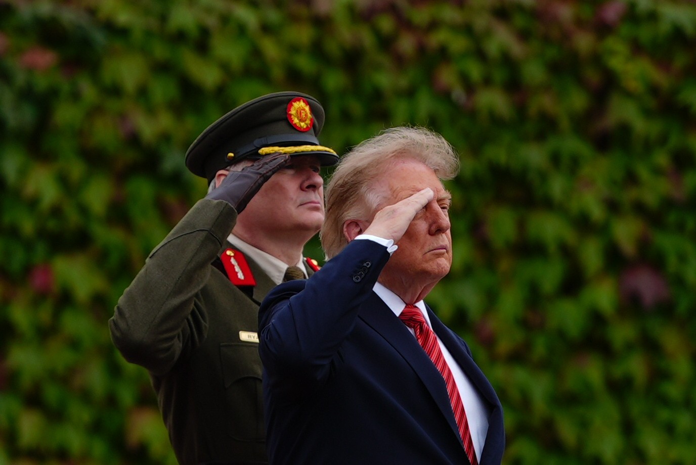Americký prezident Donald Trump pricestoval na návštevu Írska, stretol sa s prezidentkou Catherine Connollyovou.